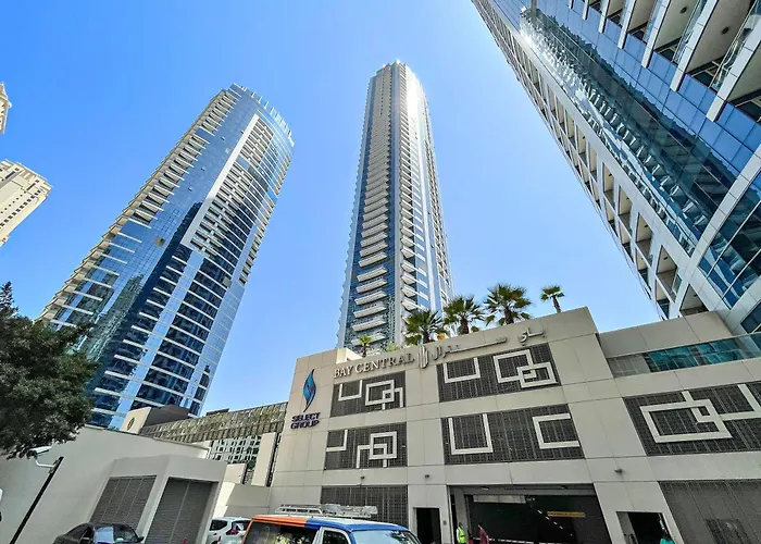 Renovated Luxe Bay Central Dubai Marina Apartment